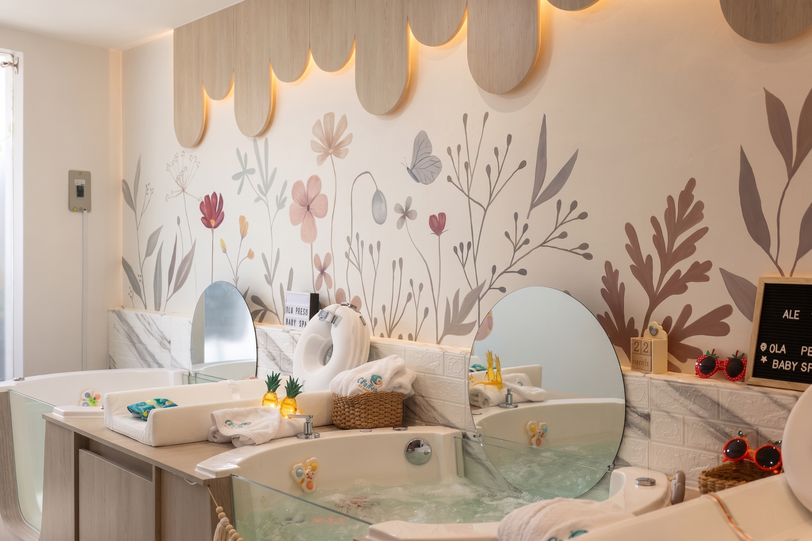 diseno interior baby spa mural flores